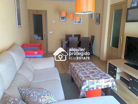 This flat is at Calle Fuente, 40154, Segovia, Segovia, at Espirdo Segovia, on floor 1. It is a flat, built in 1955, that has 82 m2 of which 72 m2 are useful and has 2 rooms and 2 bathrooms. It has floating floor, natural gas, children's area, doorman...