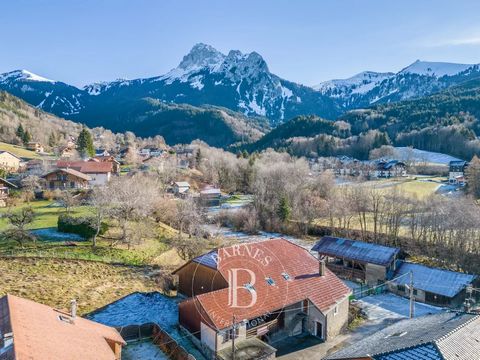 EXCLUSIVE RIGHTS - 15 minutes from Évian-les-Bains and less than 200 m from the start of the ski slopes, this property is built on flat land of 4 916 sqm. Facing south, the farmhouse, partially renovated in 2018, benefits from a panoramic view of the...