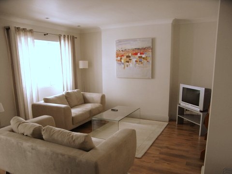 Spacious apartment to let in the South District. Comprising two bedrooms and two bathrooms, the property enjoys c.110sqm of total living area including a large living and dining room. There is a 20sqm balcony and fitted wardrobes in both of the bedro...