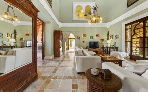 This elegant, Riad-inspired villa in Vera has a contemporary interior in soft tones and is surrounded by stunning views. This ultra-spacious villa near the seaside has four generous bedrooms and a heavenly pool with pool house. This unique villa blen...