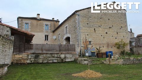 A25975CAC16 - 20 minutes from Angoulême train station, in the town center of St Amant de Boixe, this recently tastefully renovated house is the ideal home to accommodate a family. It also offers great possibilities for additional development thanks t...