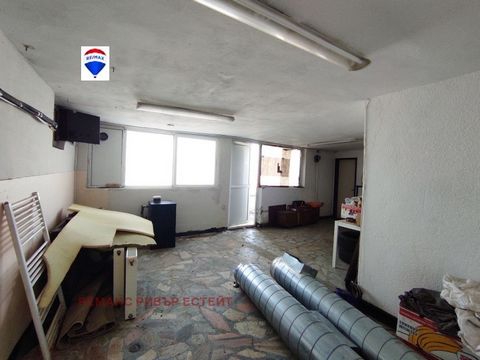 RE/MAX River Estate offers its clients a commercial space on the ground floor in the city of Ruse. The property is located on a lively street in a two-storey building on the ground floor and faces a large face from the street. It consists of a commer...