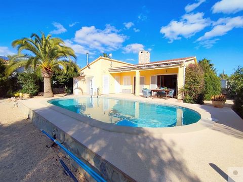 Dream Mediterranean living awaits you in this charming independent house located in the heart of Cala Murada. With a living area of 128 m2 located on a plot of 1040 m2, this property is a perfect combination of comfort, style and elegance. Upon enter...