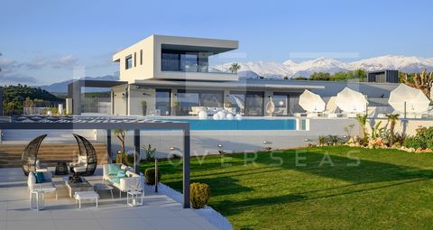Missa inte denna lyxiga, moderna, privata villa till salu i Almyrida, Chania. Den utsökta villan med 3 sovrum med pool och panoramautsikt över havet och bergen på Kreta. Denna 366 kvm. Villan ligger på en tomt på 4000 kvm. och ligger i den traditione...