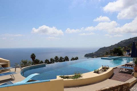 Op het platteland boven de strandstad Ospedaletti hebben we deze fantastische grote villa te koop van 570 m². De villa heeft 180° spectaculair uitzicht over de baai van Ospedaletti en de Middellandse Zee. De villa bestaat uit twee niveaus: Op de bega...