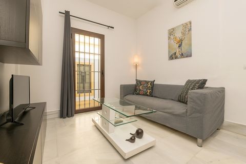 Moderne flat in Puerto de Santa María met een capaciteit voor 4 personen. De flat heeft een woon-eetkamer uitgerust met een smart-tv, airconditioning en een comfortabele bank. De onafhankelijke keuken met keramische kookplaat beschikt over al het ben...