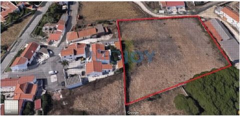 Located in Areias, São João das Lampas, it is a low-density urban land, covering a generous area of 5,296m2. This space offers numerous possibilities for the development of different enterprises. Imagine the creation of a spacious villa with an exten...