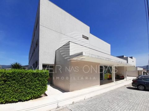 Loja com armazém em grosso com 256 m2, em Vizela. A VIVER NAS ONDAS é uma imobiliária com 17 anos de experiência que também atua como INTERMEDIÁRIA de CRÉDITO, devidamente autorizada pelo Banco de Portugal (Reg. 3151). A nossa equipa é composta por p...