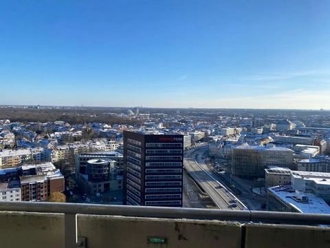 Unique and exclusive for city lovers! The prominent Bredero high-rise building at the end of the Lister Meile opposite Hanover's main railway station is located in the heart of Hanover's city center. From the 17th floor, you have a breathtaking view ...