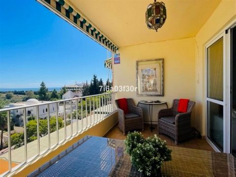 Located in Nueva Andalucía. Fantastic apartment with sea views in Centro Plaza, Puerto Banus ******Rented until 22 of April 2023******** Lovely 3 bedroom apartment in the urbanization CONJUNTO CASAÑO - NUEVA ANDALUCIA When you walk in the apartment i...