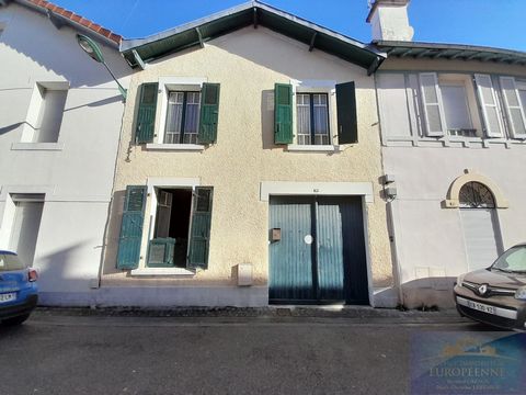 Lourdes, a stone's throw from the city center, townhouse composed of two apartments. Facing the street, first house: carport, entrance and bedroom. Upstairs: 3 bedrooms and shower room. At the back of this house, a second single-storey dwelling consi...