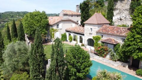 Summary Known and recognized, the town of Clermont-Dessous is home to this property with unsuspected charm. It has a perfect combination of history, authenticity and modern comfort and offers multiple uses. Location Village of Clermont-Dessous Interi...