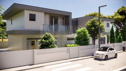 New 3 bedroom villa, with 145m2 of floor area, set in a plot of 300m2, with swimming pool and garage. New construction (to be debuted), of contemporary architecture and with noble materials. Residential area of Abrunheira, with excellent sun exposure...