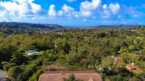 Prime home build site in western location with a beautiful ocean view! The original owners lived in the covenant for 12 years, but always dreamed of having an ocean view, having had one in Solana Beach in the 50's. They found and nabbed this prime lo...
