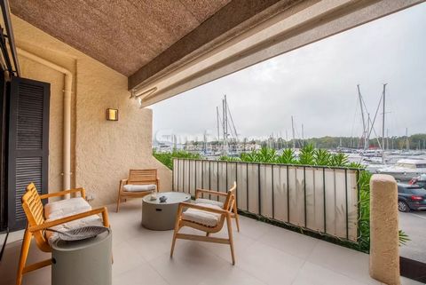 REF 67718KF? Saint Tropez, 10 mns from, superb 50m2 T2 totally renovated 3 years ago by an architect, with a 18m2 terrace overlooking the sea with independent access. it consists of a large living room open to the terrace by a large bay window, a mas...