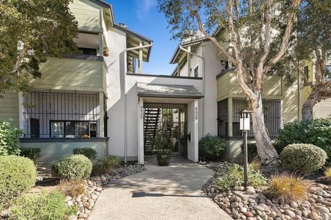 Welcome to urban living at its finest in this stylish top floor condo nestled in Kensington, one of San Diego's most desirable neighborhoods. Step inside to discover a thoughtfully designed living space featuring a modern, remodeled kitchen with stai...
