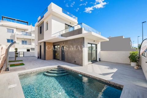 Great opportunity to purchase a new build villa in the popular village of Benijofar. This property consists of a ground floor with an open plan livining/dining area, American style kitchen, 1 bedroom and one family bathroom. The first floor boasts th...