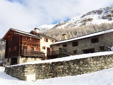 This beautiful mountain chalet, with its breathtaking views in all directions, is the ideal retreat for both winter and summer use. A traditional wood and stone chalet, built over 200 years ago, in a spectacular mountainside location boasting direct ...