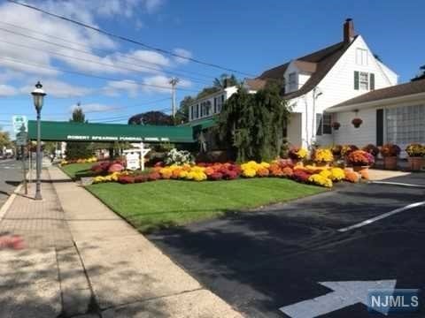 Located in the heart of Park Ridge, NJ in the section of Bergen County referred to as the Pascack Valley, this property has been owned & operated as a Funeral Home by the Spearing Family since 1948. There is also an apartment upstairs consisting of K...