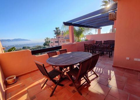 Splendid corner duplex penthouse with beautiful mountain and sea view in el Soto Golf, a luxury Golf complex set in the exclusive La Mairena neighbourhood on the Elviria’s hill side an area of outstanding natural beauty protected by UNESCO with panor...