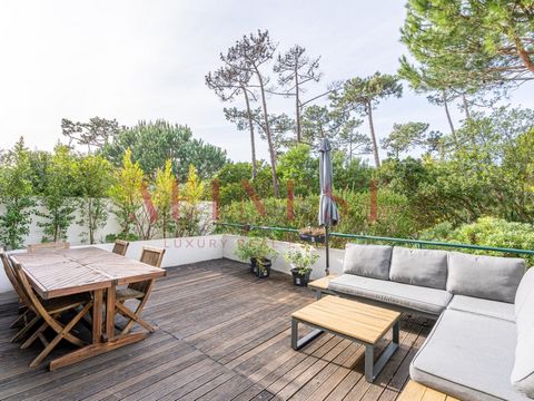 3+1 BEDROOM VILLA FURNISHED GOLF ESTORIL IMMEDIATELY AVAILABLE FOR VISITS - ENTRY FOR 01/04/2024 Villa with 215.82 m2 of total area with garage in Condominium in Estoril with swimming pool, divided into 3 floors: FLOOR 0: Room 40.21m2 with wood burni...