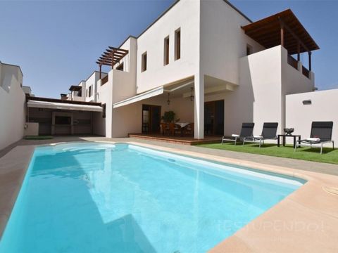 Incredible opportunity! For sale this wonderful villa in Costa Teguise, with sea views. Located in a private residential area, this 3-story property offers you all the space and comfort you need. Upon entering, you will be greeted by a large living r...