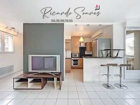 Ricardo SOARES vous propose à la vente ce lumineux Studio T1 au premier étage d'un immeuble en plein centre-ville de GOUSSAINVILLE. Comprenant une entrée, la pièce principale, un coin cuisine séparé avec cuisine aménagée et complétement équipée, une ...