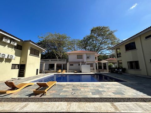 Charmante appartementen te koop in de buurt van Playa Hermosa, Guanacaste Locatie: Op slechts 5 minuten van het spectaculaire Playa Hermosa en dicht bij Playas del Coco Beschrijving: Ontdek deze charmante appartementen, waarvan er slechts 6 van de 10...