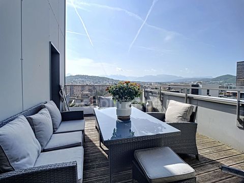 EN EXCLUSIVITE, ANNEMASSE centre à deux pas de la gare du CEVA, appartement T5 (4 chambres) de 141,14 m2 loi carrez avec vue imprenable (Salève, Voirons, Jura ...). Dès l'entrée vous serez sous le charme de la grande et lumineuse pièce de vie de 55,8...