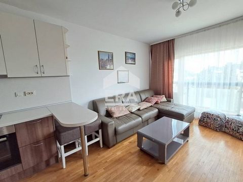 ERA Varna Trend propose à la vente un appartement d’une chambre dans un nouveau complexe fermé de luxe dans la station balnéaire de St. St. Constantine et Helena, à seulement 300 m du bord de mer. La propriété a une surface bâtie de 70 m² (84 m² avec...