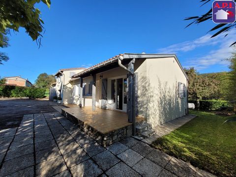 SITUATION IDEALE Entre FOIX et LA BASTIDE DE SEROU, venez visiter cette maison indépendante et familiale de 3 ou 4 chambres, vie de plein pied sauf une pièce de 29 m² au premier étage, sur un terrain de 900 m² clos. Il y a également 3 garages. Un raf...