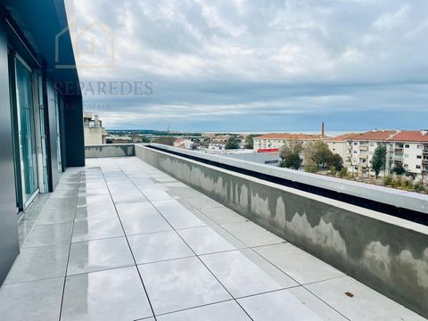 Nouvelle résidence privée dans le centre-ville d'Espinho. Appartements avec de grandes surfaces, des finitions de haute qualité et avec un design moderne et fonctionnel. Cet appartement est situé au 4ème étage, avec 117m2 de terrasses et deux places ...