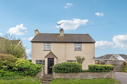 A charming three bedroom detached cottage offering renovation potential, situated in the heart of the Bedfordshire village of Totternhoe, offered for sale with no onward chain. Nestled along Church Road, formerly two cottages converted into one, this...