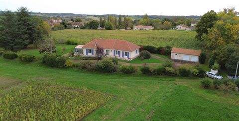 On the edge of a charming and peaceful little town in the heart of the Périgord Vert, just 10 minutes from Riberac with all amenities, services and schools, located at the end of a dead end road that only serves two houses, this beautiful single-stor...