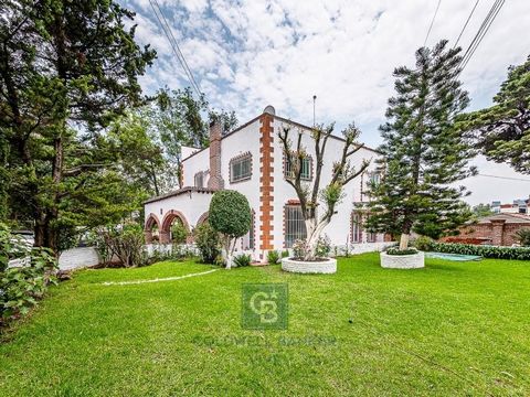 Casa sola en venta en San Jerónimo Lídice, distribuida de la siguiente manera: .En la planta baja se ubica la sala, comedor, desayunador, cuarto de servicio con baño, cuarto de lavado, una alacena con otro baño. .En el primer nivel cuenta con una rec...