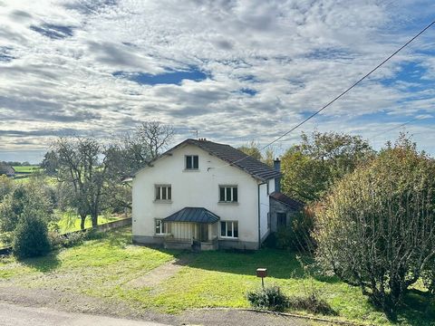 Belmont (70), plateau van 1000 vijvers Norbert heeft het genoegen u voor te stellen aan dit vastgoedcomplex, op een perceel van 34,55 are bestaande uit: Een 1e stenen huis bestaande uit een hal (12 m2 ca), keuken (22 m2 ca), eetkamer (22 m2 ca), 2 sl...