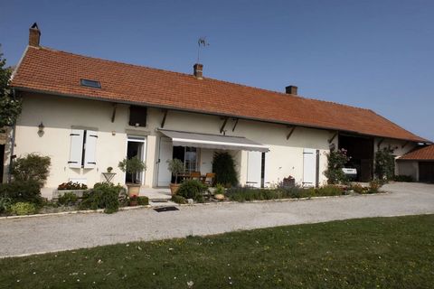 Saint Martin en Gatinois : 67693AH Charming stone farmhouse with nice view on the surrounding countryside. Peaceful surroundings but not far from a bakery and a restaurant. The house has a nice terrasse and big light rooms. The house is in good condi...