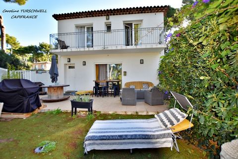 CARQUEIRANNE - TRES RARE - PROPRIETE DE 2 PETITES MAISONS DANS UN CADRE IDEAL AU CALME Cette propriété, composée de 2 charmantes maisons mitoyennes d'environ 55 m² chacune, est idéalement située à Carqueiranne, dans un cadre paisible en pleine campag...