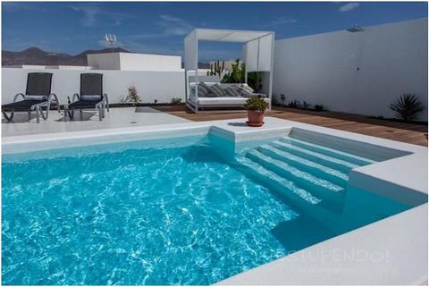 Welcome to your new dream home in Playa Blanca! This elegant four bedroom villa, decorated with exclusive modern furniture, offers a breathtaking view of the mountains. With 4 bedrooms and 4 bathrooms, three of them en suite with waterfall showers an...