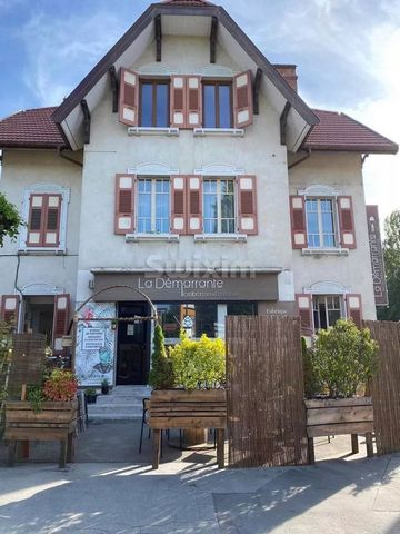 Réf 68702: Just a stone's throw from Annecy town centre, a house full of character with garden comprising, on the ground floor, rented commercial premises with terrace, room, bar, kitchen, toilet and cellar. The house has two floors with two flats, o...