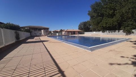 A SAINT-CYPRIEN-PLAGE Les Capellans quartier recherché,calme et verdoyant se situe dans une résidence bien entretenue, sécurisée avec grande piscine à débordement et bassin pour enfant cette jolie petite ville 50 m² environ rénovée potentiellement 58...