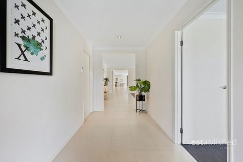 Welcome to 22 Mayfield Avenue, a beautifully presented family home nestled in a peaceful pocket of Truganina. This residence features a well-designed floor plan that radiates warmth and sophistication, making it the perfect retreat for modern living....