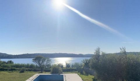 Magnificent 1st line estate in Medulin, 10 km from Pula and international airport of Pula! Ideal for modernization and conversion into the best waterfront property in Istria! Calm, green and peaceful location! Total area is 348 sq.m. Land plot is 659...