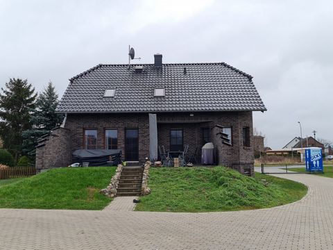 freistehendes und nachhaltiges Einfamilienhaus mit überdachtem Außen-Pool, mit unverbautem Blick auf großem Grundstück und einem unverbauten Blick im Löwenberger Land, Doppelgarage, Einzelgarage, viele weitere Features. *deutsch : Dieses Expose ist i...