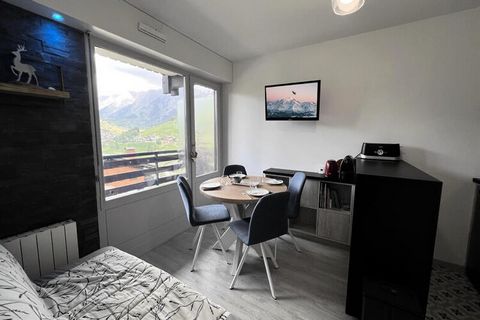 LE RICHEMONT 10 - LA CLUSAZ 4 personen. / 23,50 m2 / 2 kamers / ingedeeld 3*** NN / 2e verdieping / Oost / Wifi inbegrepen Appartement in een residentie van 13 appartementen. Gebouwd in 1985. Gelegen op een plaats genaamd LES RIONDES, 750 m van het c...