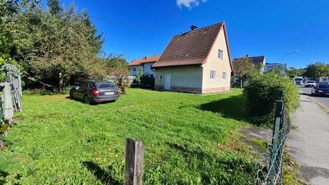 Siempre hay ventajas y desventajas. ¿Qué es importante para ellos? Este antiguo edificio de 719 m² se encuentra en Steyr, Münichholz, y se encuentra en una calle muy transitada. La casa unifamiliar necesita una renovación y tiene una superficie habit...