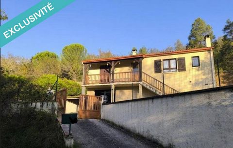 21 km from Cahors and 7 km from Prayssac. On a plot of 2000 m² consisting of a main sloping wooded part and a fenced part with recent electric gate. Shelter for two vehicles and henhouse or aviary to be restored. You will appreciate the natural envir...