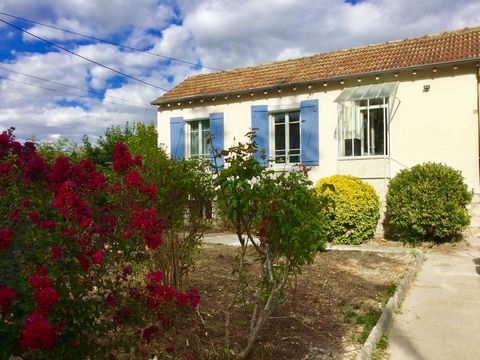 Rare property in the area ! Magnificent furnished house with garden on rue du Haut d'Avon, fully renovated. Numerous free parking spaces available in the street. Bright, it is on two levels. The first level features a 20m2 kitchen/living room and a b...