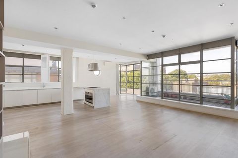 This stunning sub-penthouse loft apartment is a rare opportunity to own a unique corner residence in the iconic Canal Building. Offering an expansive 1,321 sq ft of stylish living space, this 1-bedroom, 2-bathroom apartment perfectly combines modern ...