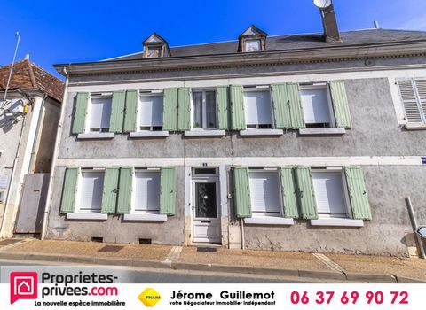 36210 - CHABRIS Centre - Maison de ville - 6 pièces - 4 chambres - 3 salles d'eau - garages - terrain clos de 446 m² . **************************************************** _ Vous serez charmé par cette maison bourgeoise de plain-pied, en plein centre...